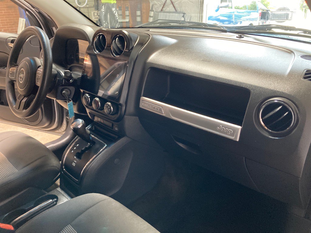 2016 Jeep Compass Image 18