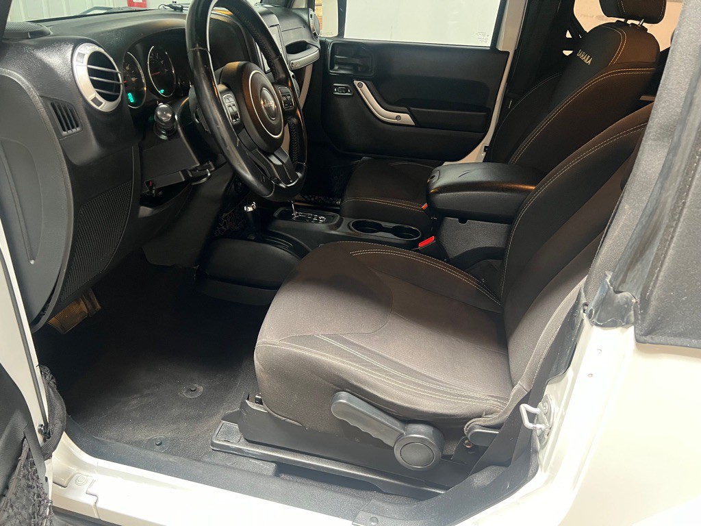 2015 Jeep Wrangler Image 14