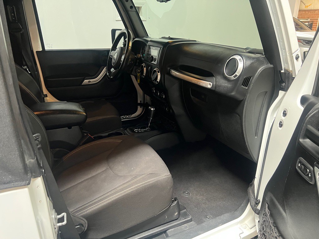 2015 Jeep Wrangler Image 15