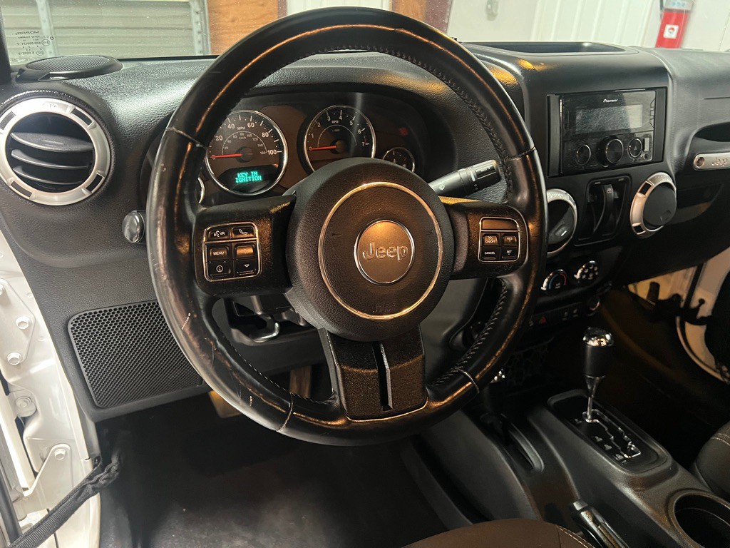 2015 Jeep Wrangler Image 17