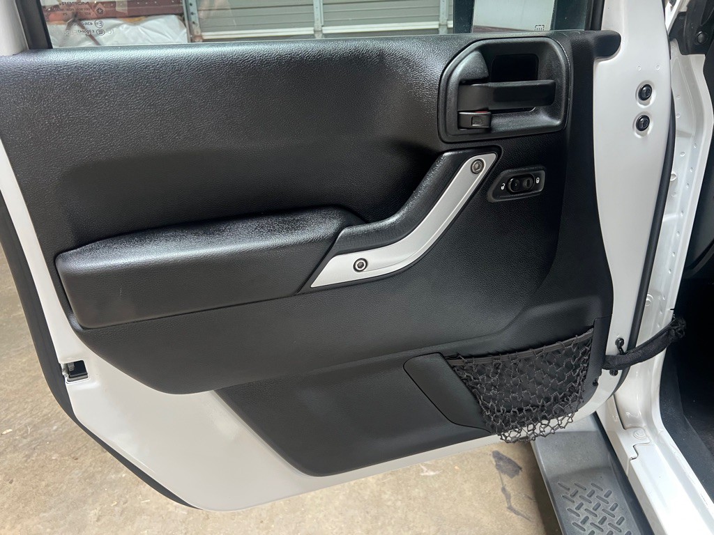 2015 Jeep Wrangler Image 21