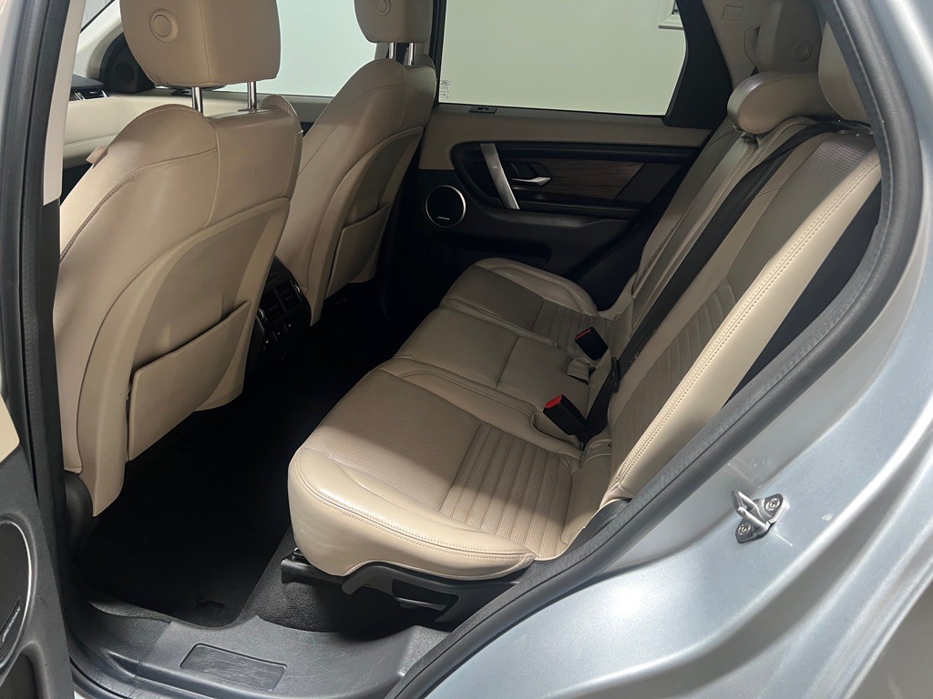 2020 Land Rover Discovery Sport Image 17