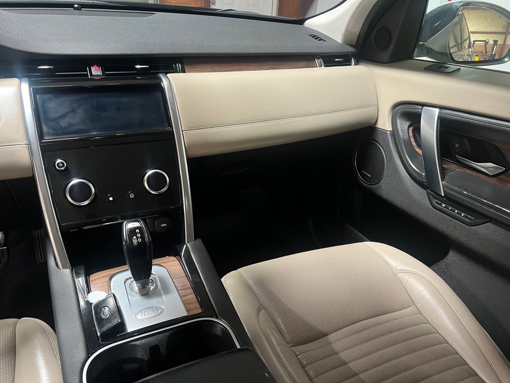 2020 Land Rover Discovery Sport Image 23