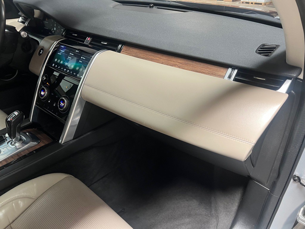 2020 Land Rover Discovery Sport Image 24