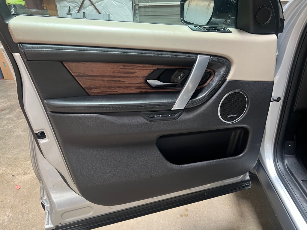 2020 Land Rover Discovery Sport Image 25