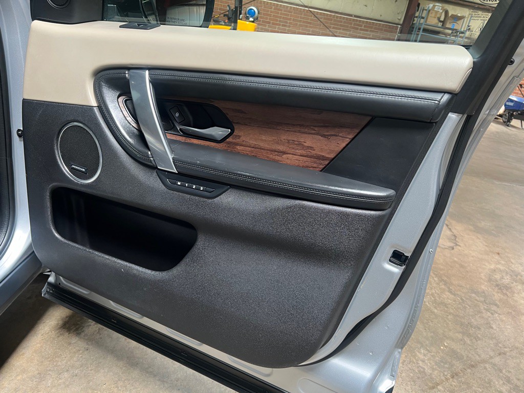 2020 Land Rover Discovery Sport Image 27