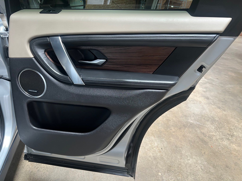 2020 Land Rover Discovery Sport Image 28