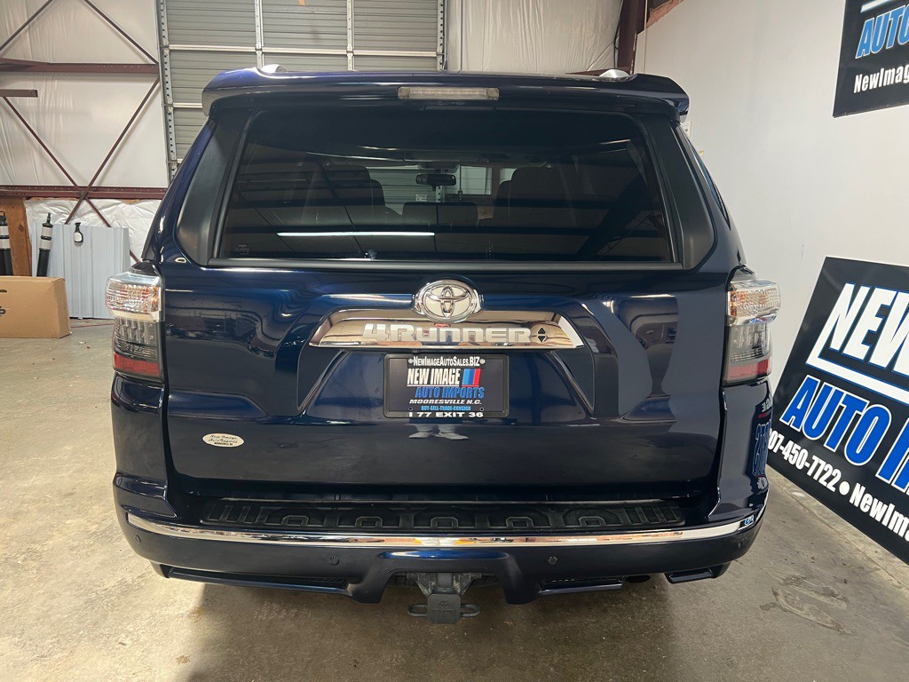 2016 Toyota 4Runner Image 10
