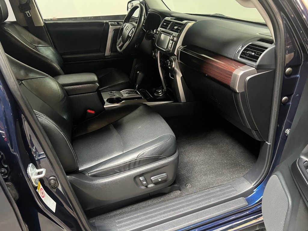 2016 Toyota 4Runner Image 17