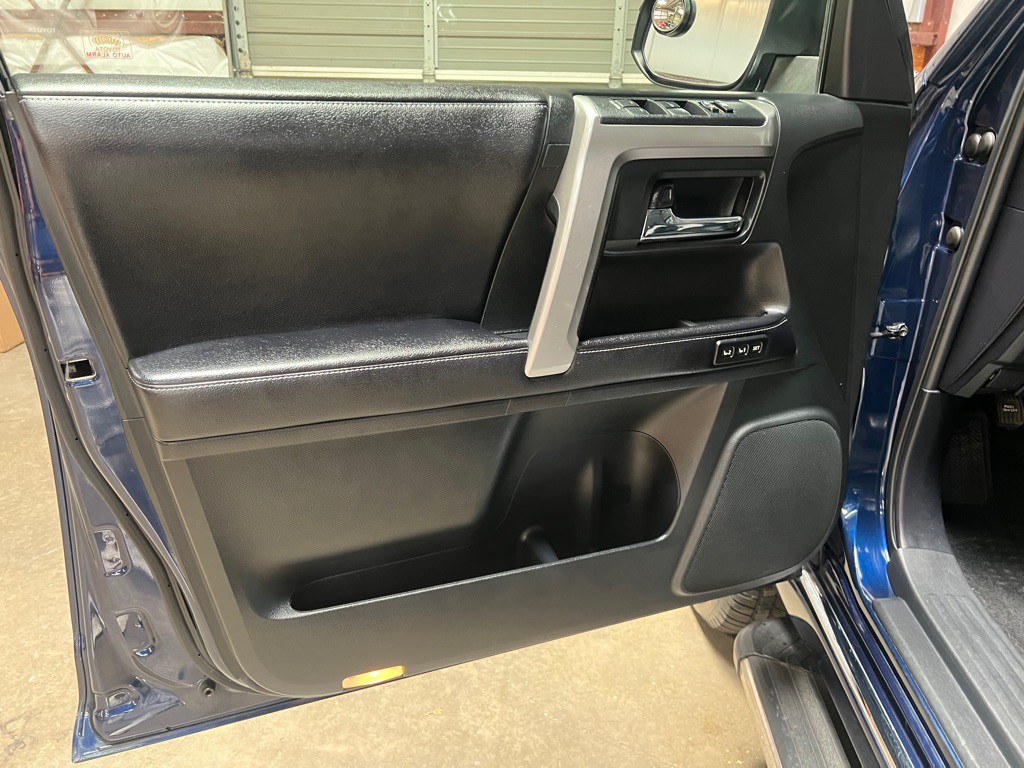 2016 Toyota 4Runner Image 22