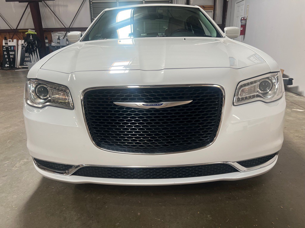 2019 Chrysler 300 Image 6