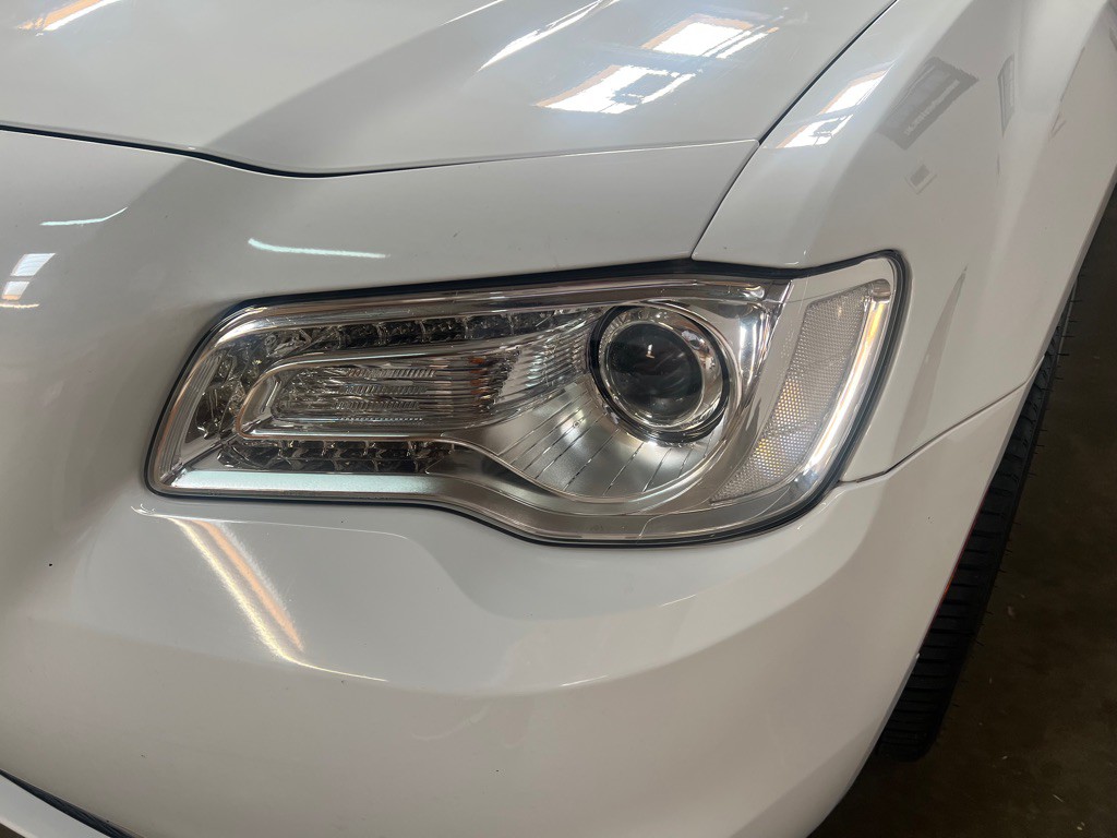 2019 Chrysler 300 Image 8