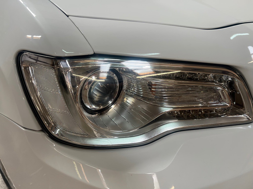 2019 Chrysler 300 Image 9