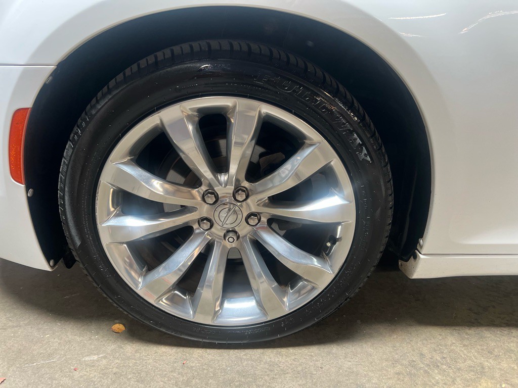 2019 Chrysler 300 Image 13