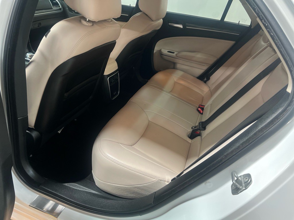 2019 Chrysler 300 Image 17