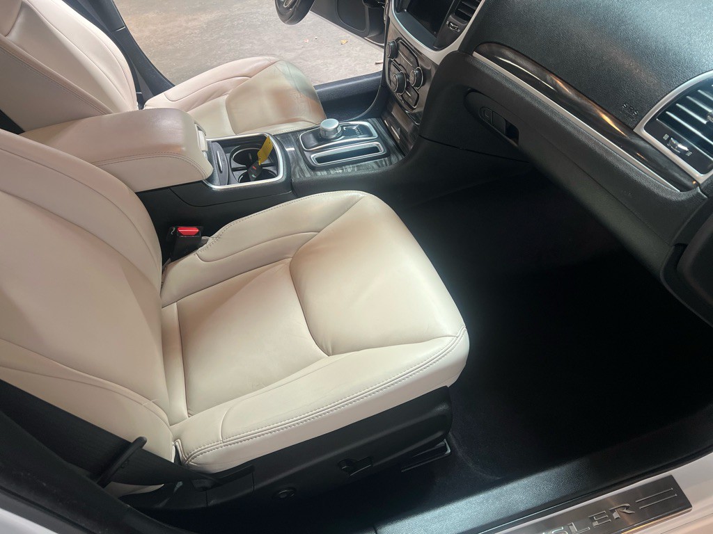 2019 Chrysler 300 Image 18