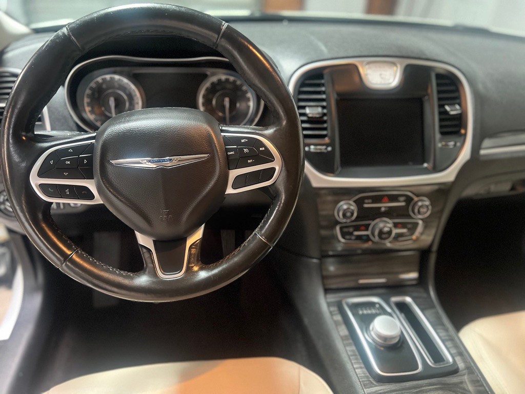 2019 Chrysler 300 Image 20