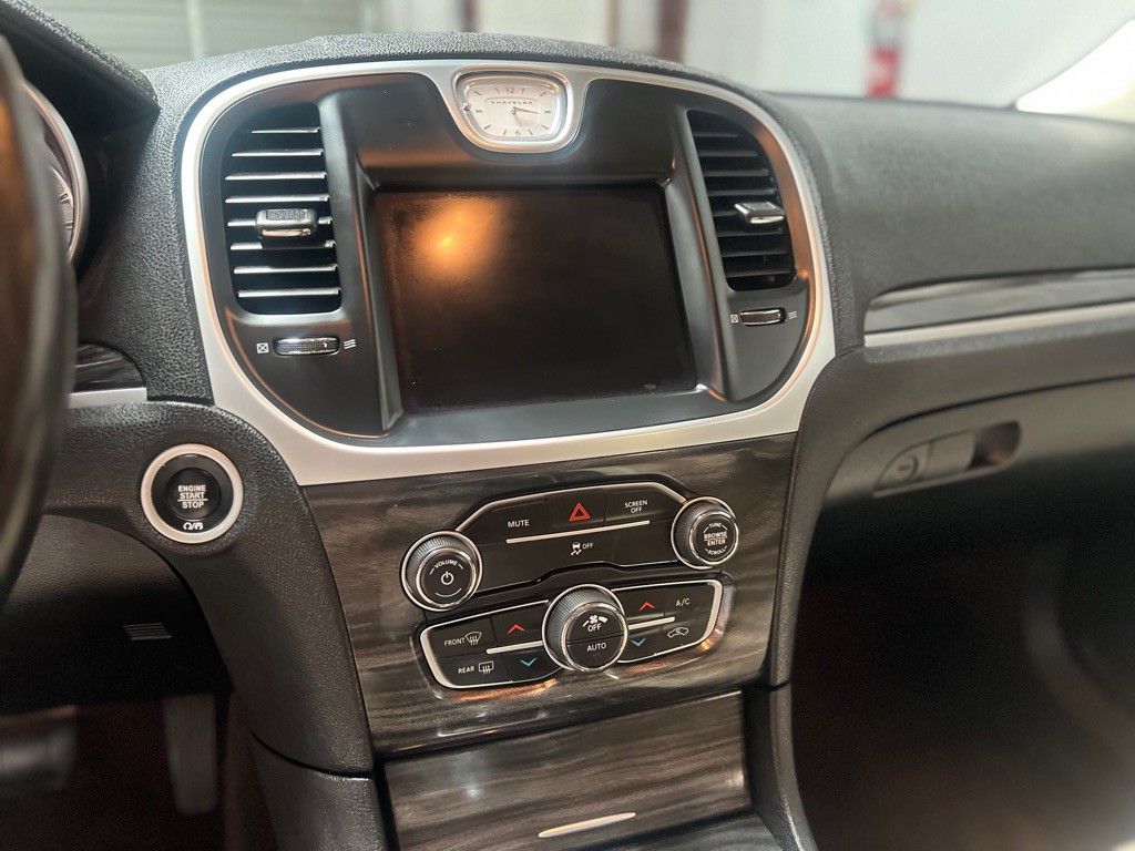 2019 Chrysler 300 Image 21