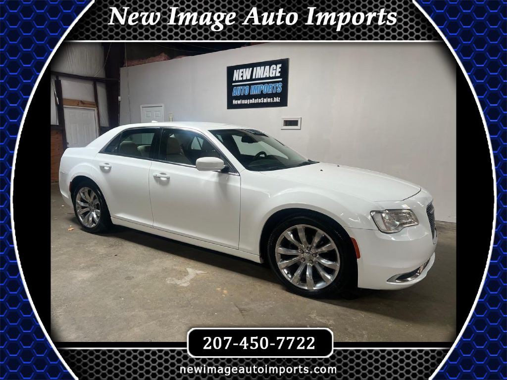 2019 Chrysler 300 Image 2