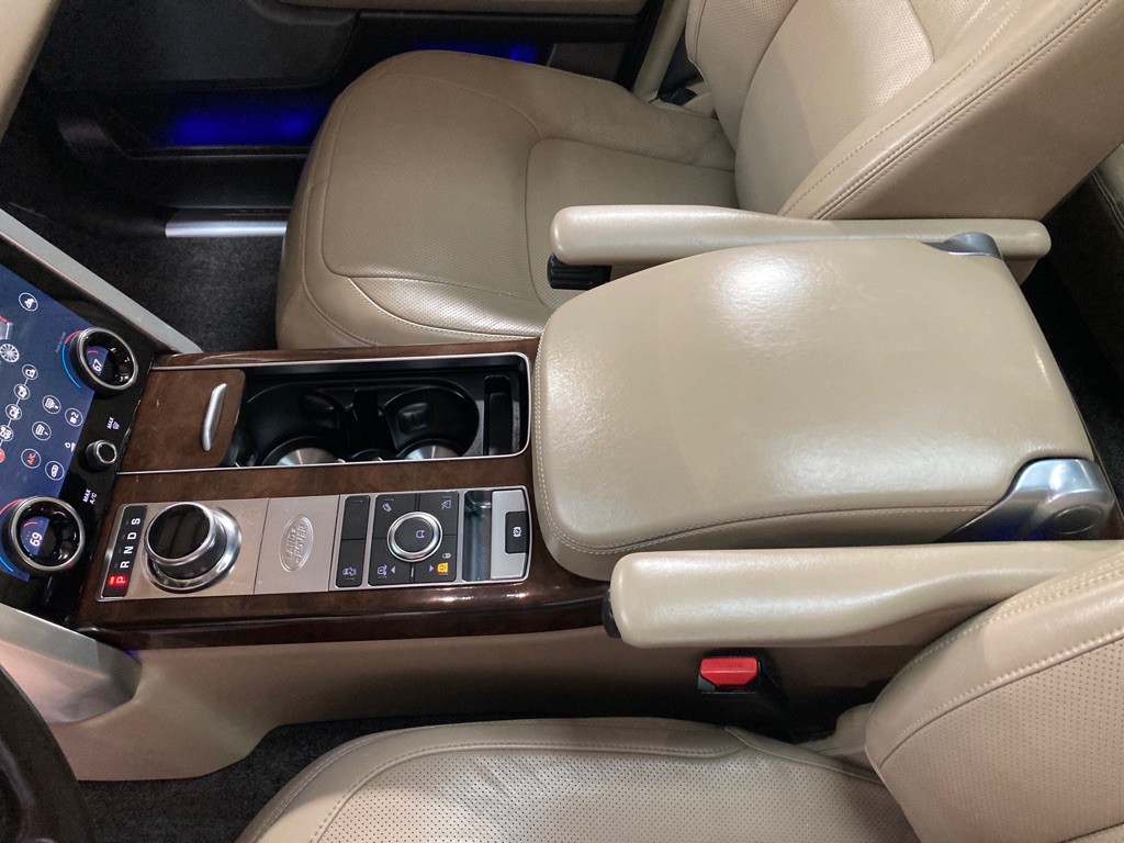 2018 Land Rover Range Rover Image 16