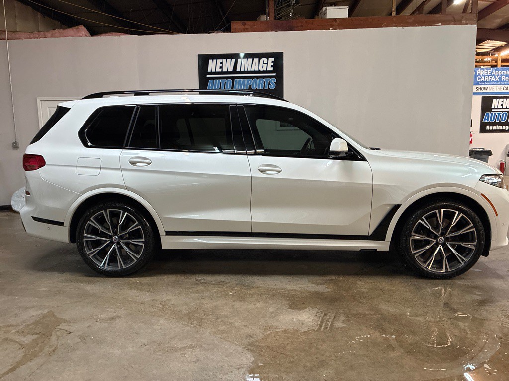 2022 BMW X7 Image 1