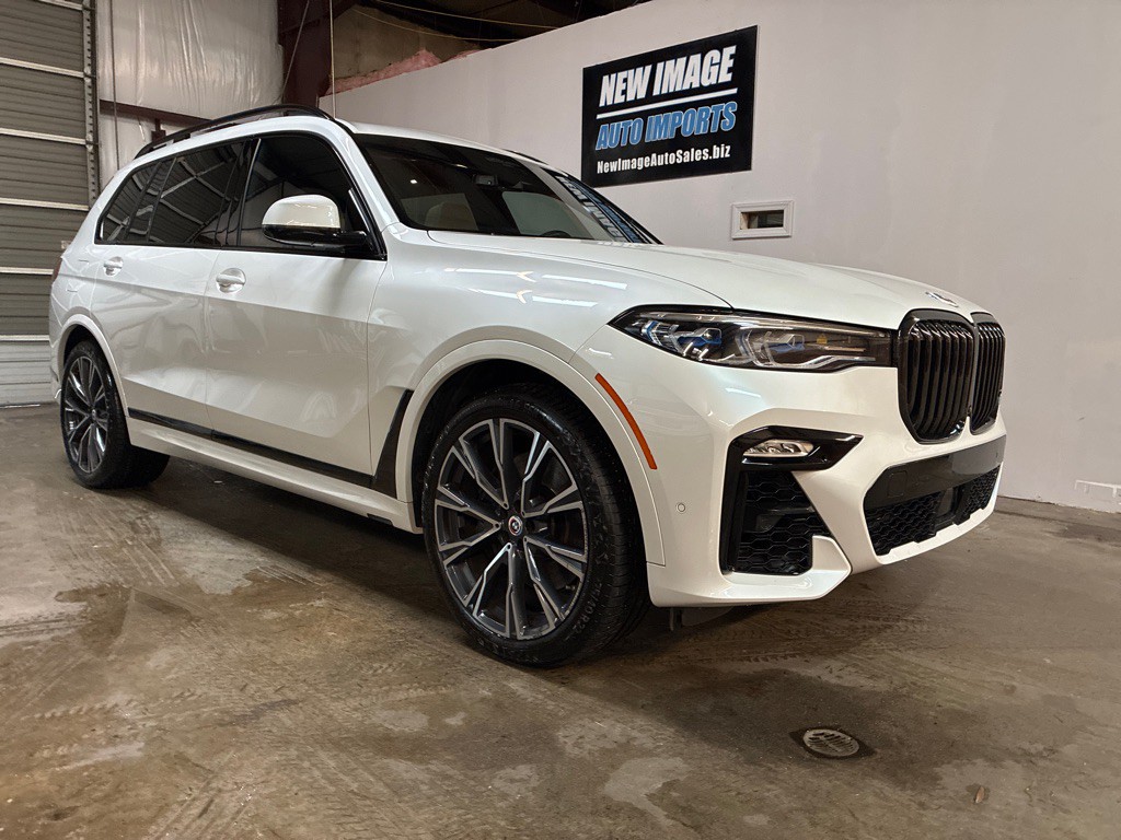 2022 BMW X7 Image 2