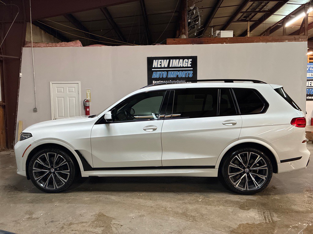 2022 BMW X7 Image 8