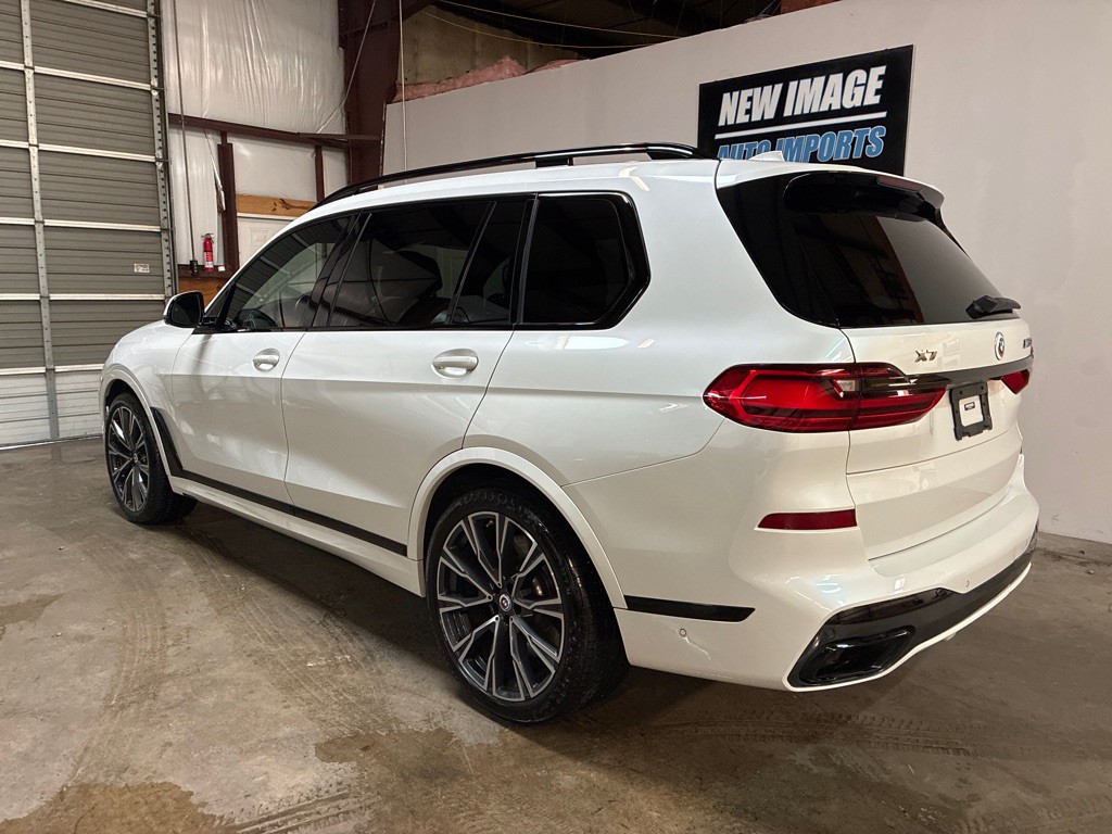 2022 BMW X7 Image 9