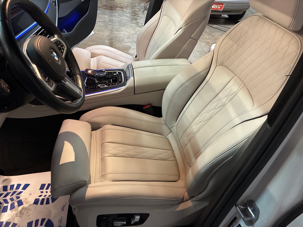 2022 BMW X7 Image 17