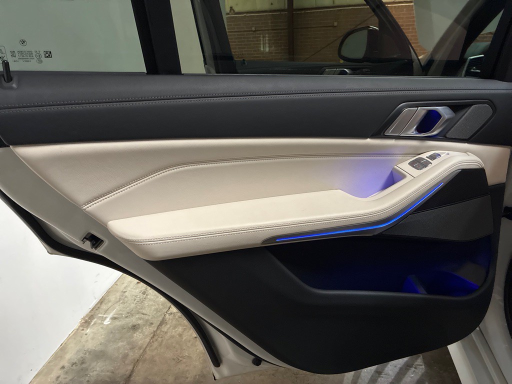 2022 BMW X7 Image 33