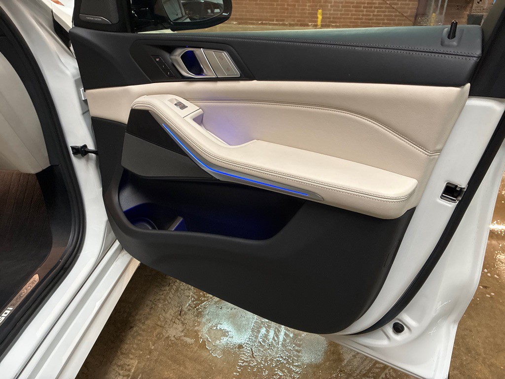 2022 BMW X7 Image 34