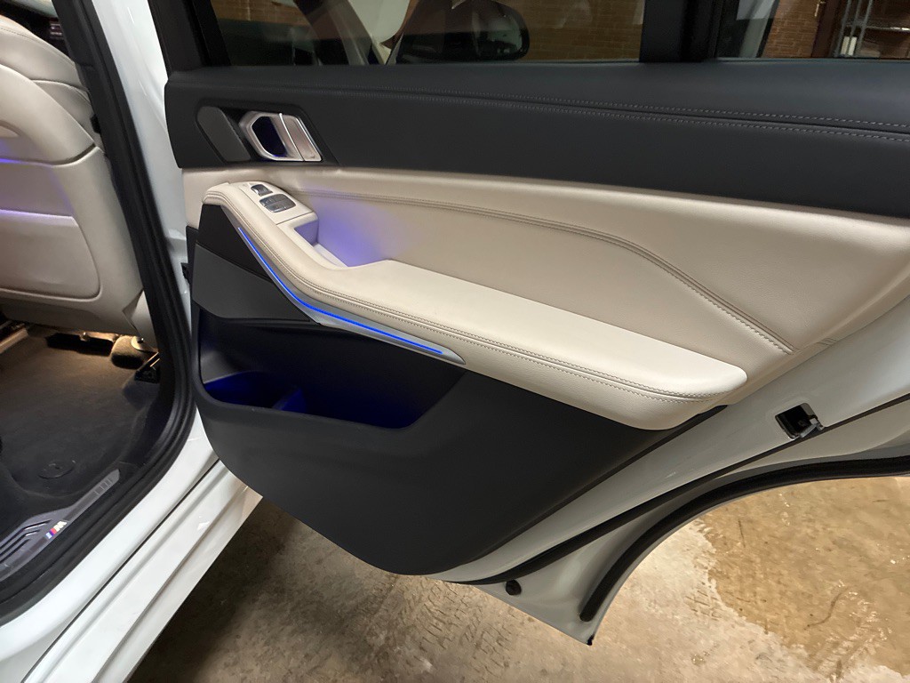 2022 BMW X7 Image 35