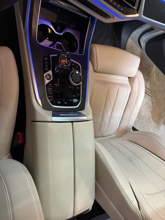 2022 BMW X7 Image 44