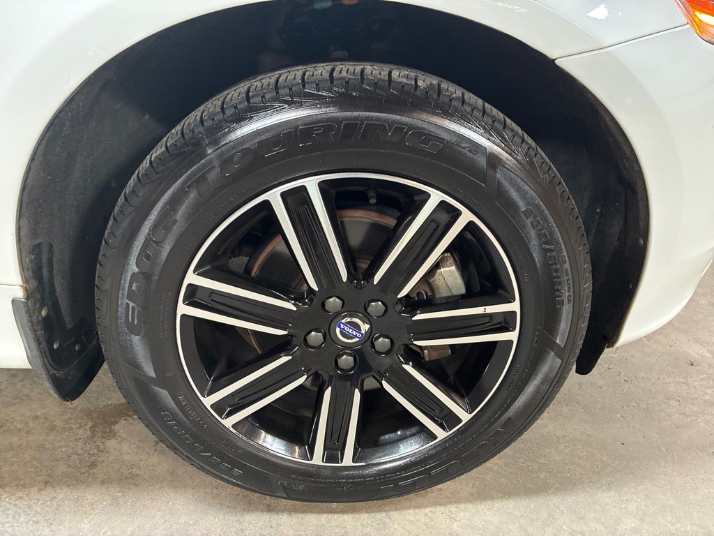 2017 Volvo XC60 Image 3