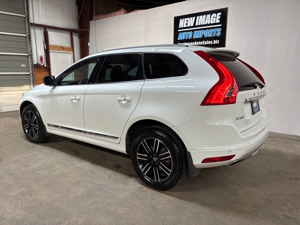 2017 Volvo XC60 Image 11