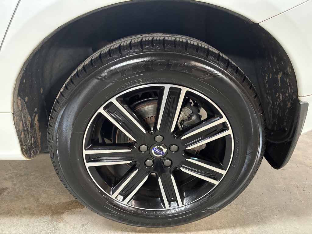 2017 Volvo XC60 Image 12