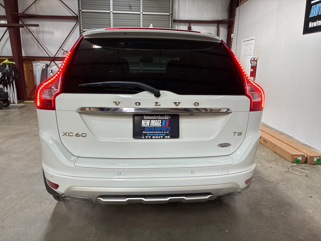 2017 Volvo XC60 Image 13