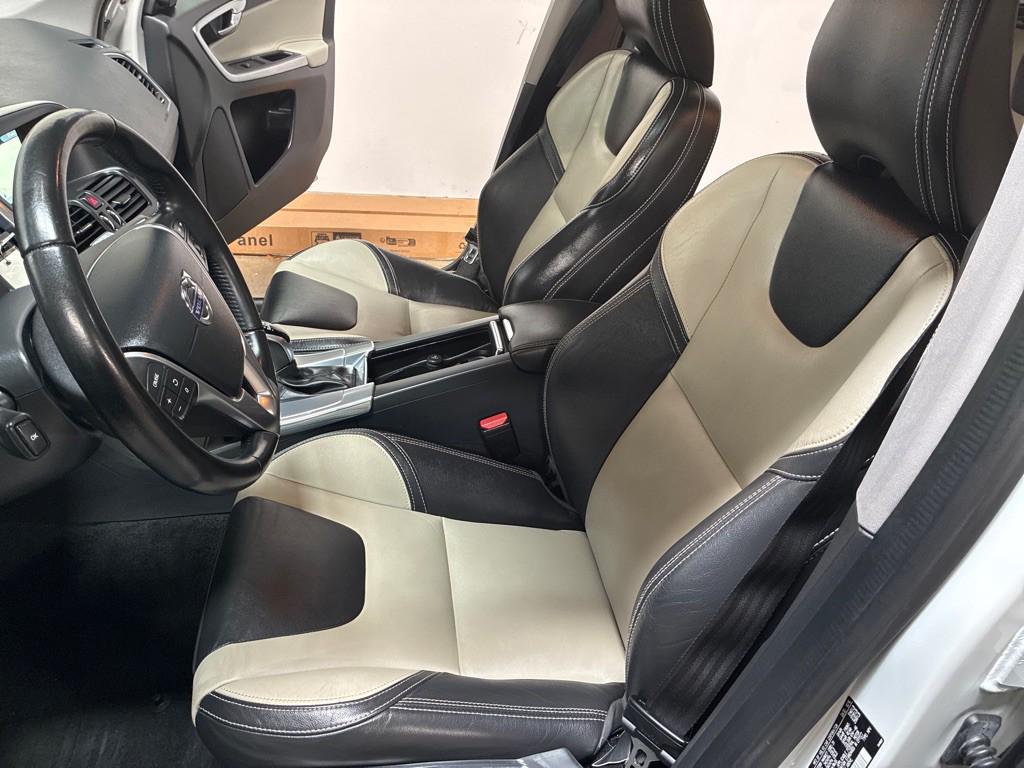 2017 Volvo XC60 Image 16