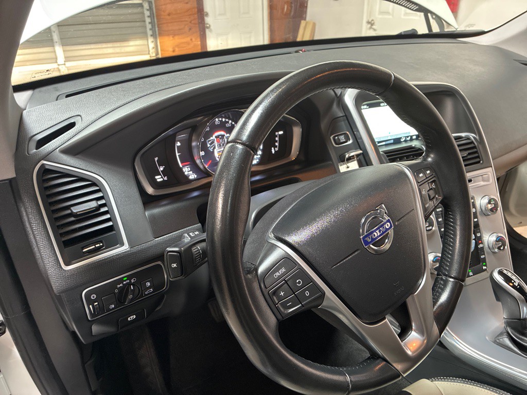 2017 Volvo XC60 Image 18