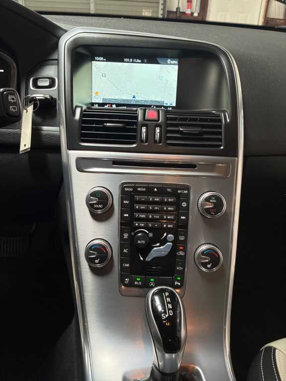 2017 Volvo XC60 Image 19