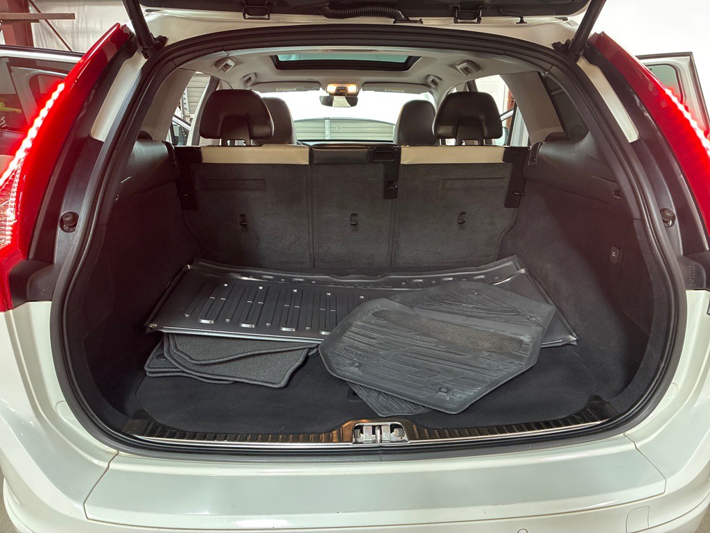 2017 Volvo XC60 Image 25