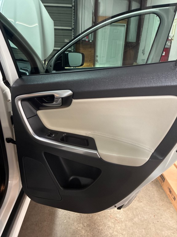 2017 Volvo XC60 Image 26