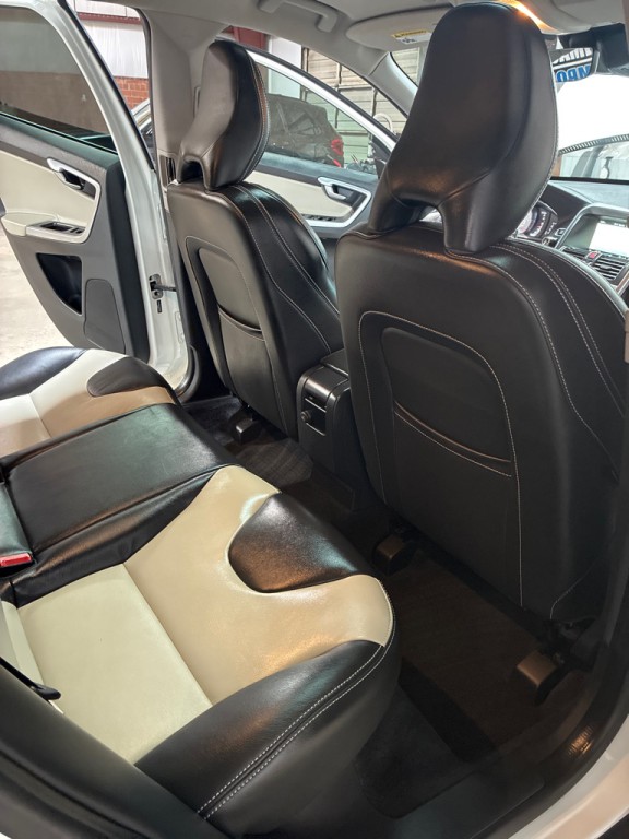 2017 Volvo XC60 Image 27