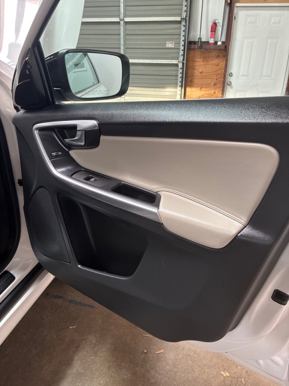 2017 Volvo XC60 Image 29