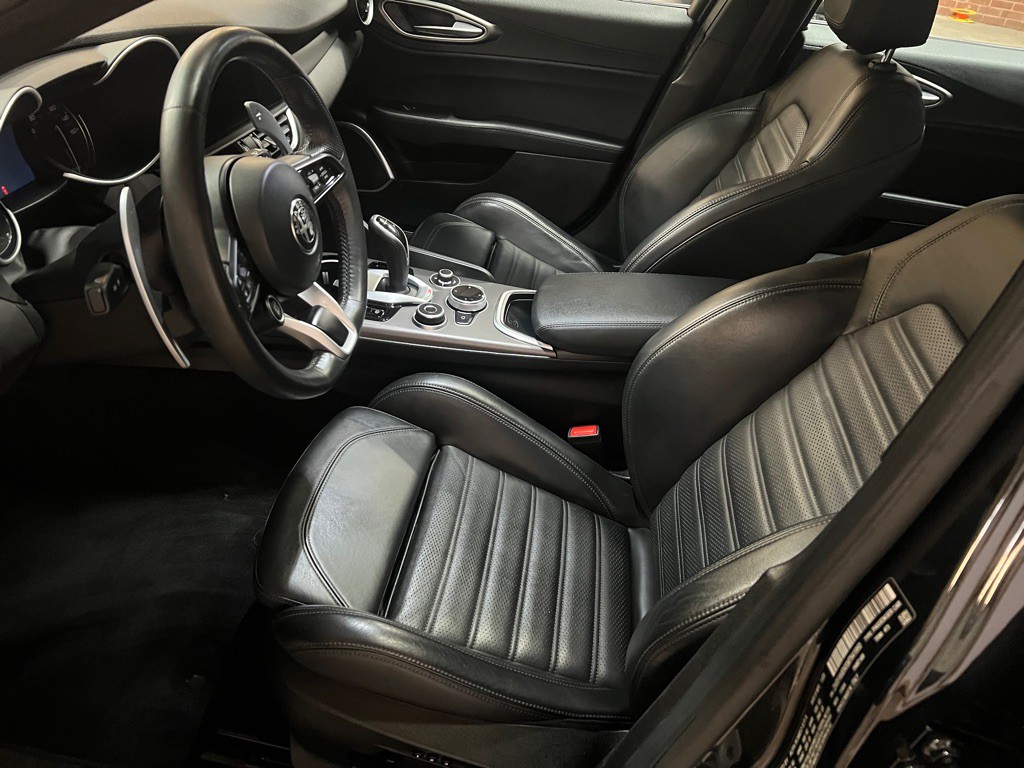 2021 Alfa Romeo Giulia Image 14