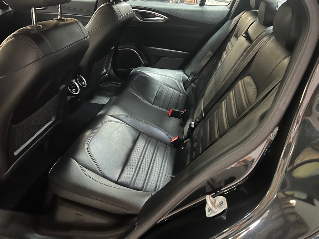 2021 Alfa Romeo Giulia Image 17