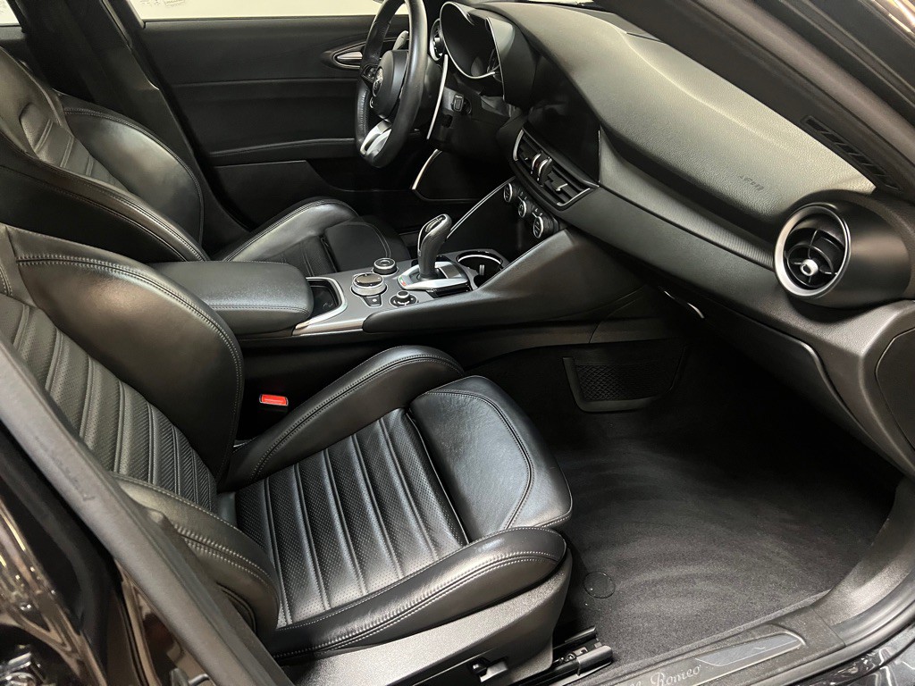 2021 Alfa Romeo Giulia Image 18