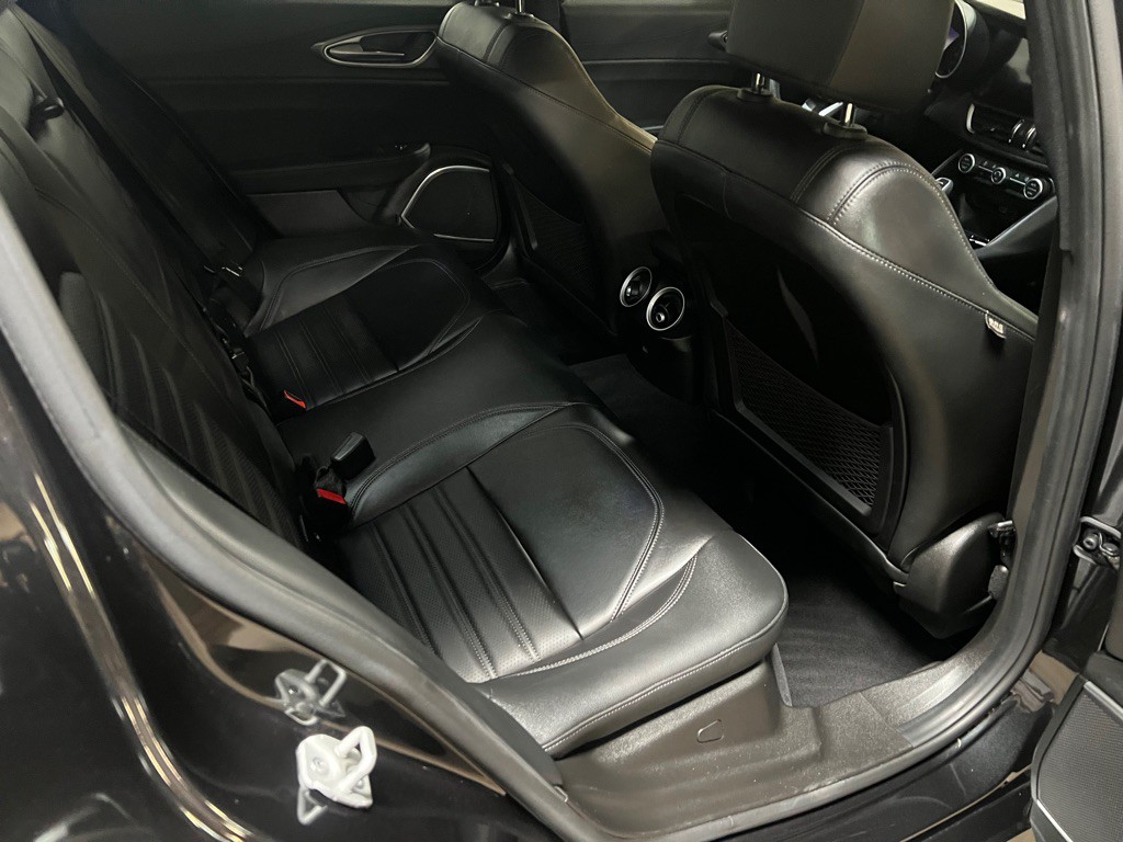 2021 Alfa Romeo Giulia Image 19