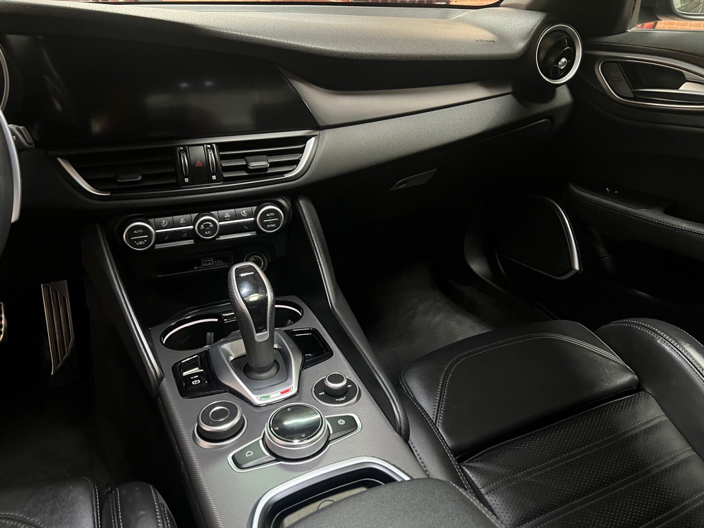 2021 Alfa Romeo Giulia Image 21