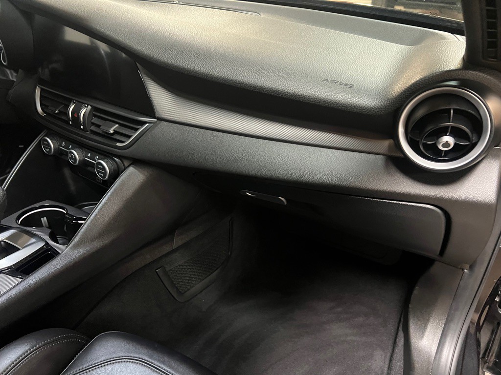 2021 Alfa Romeo Giulia Image 22